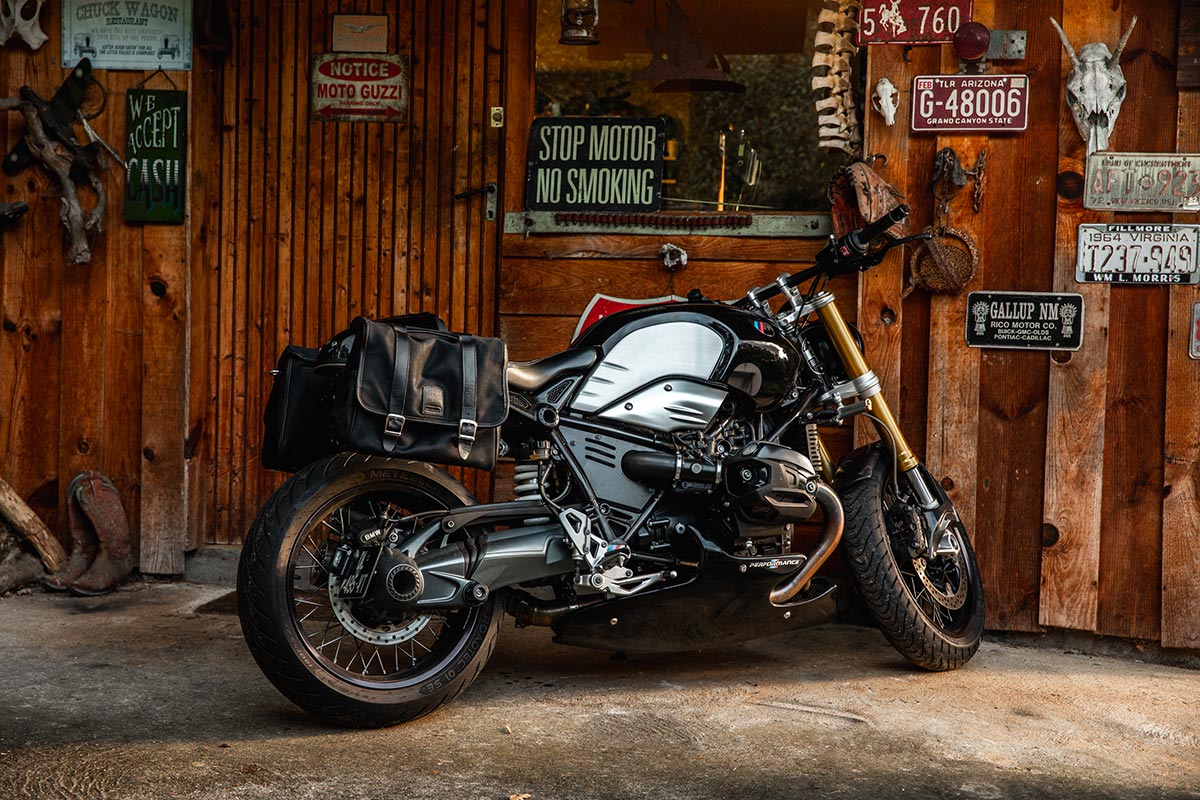 Quality saddlebags for BMW R9T.