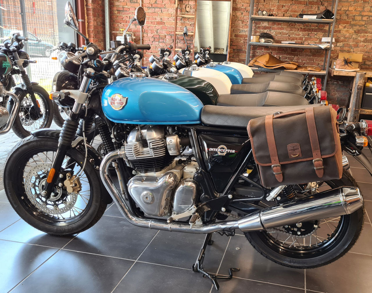 Best vintage luggage Royal Enfield Interceptor 650.