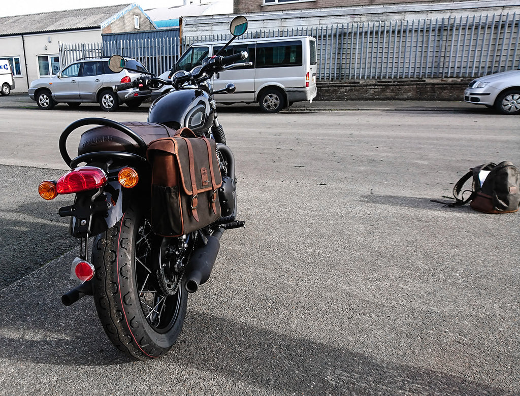 Retro saddlebag fitted on a Bonneville T120.