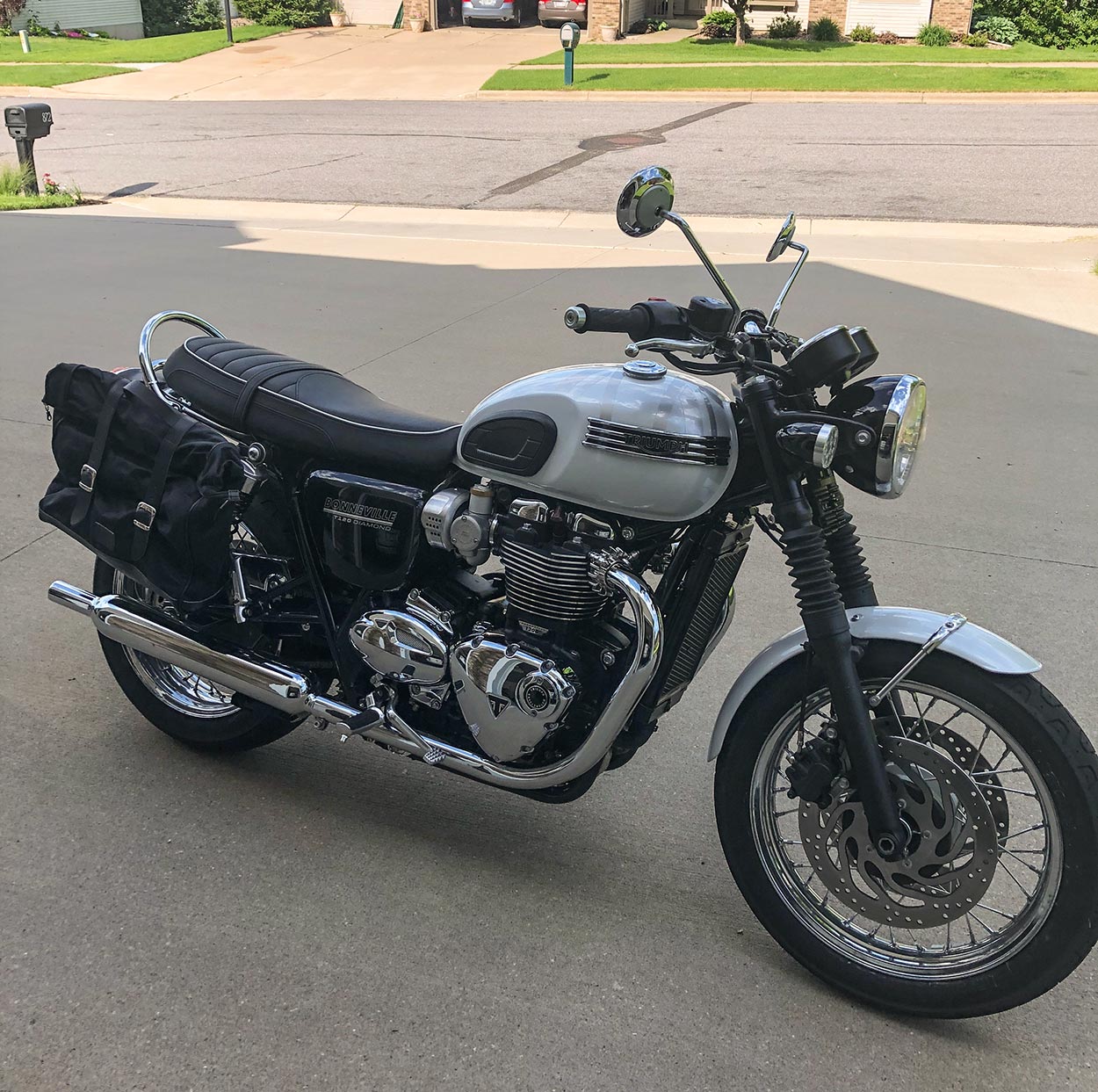 Large black soft saddlebag for Bonneville.