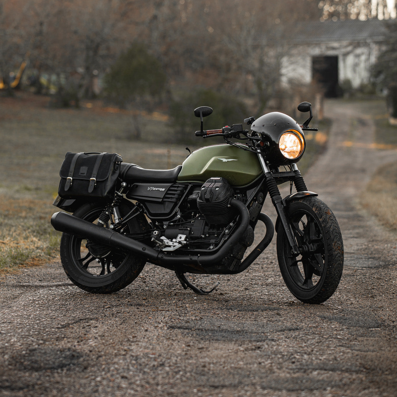 Valise moto noir Honda rebel.