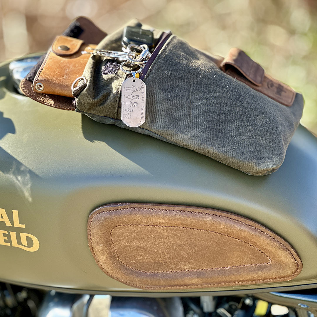 Cool soft magnetic tank bag.