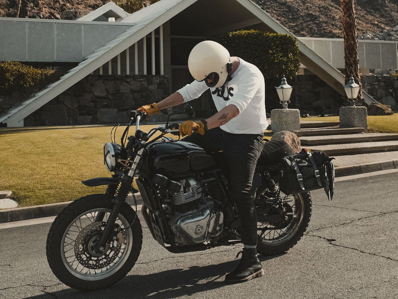 Cool motorcycle saddlebag for Interceptor 650.