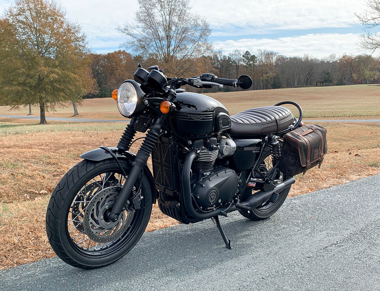 Cool saddlebags for Triumph Bonneville moto.