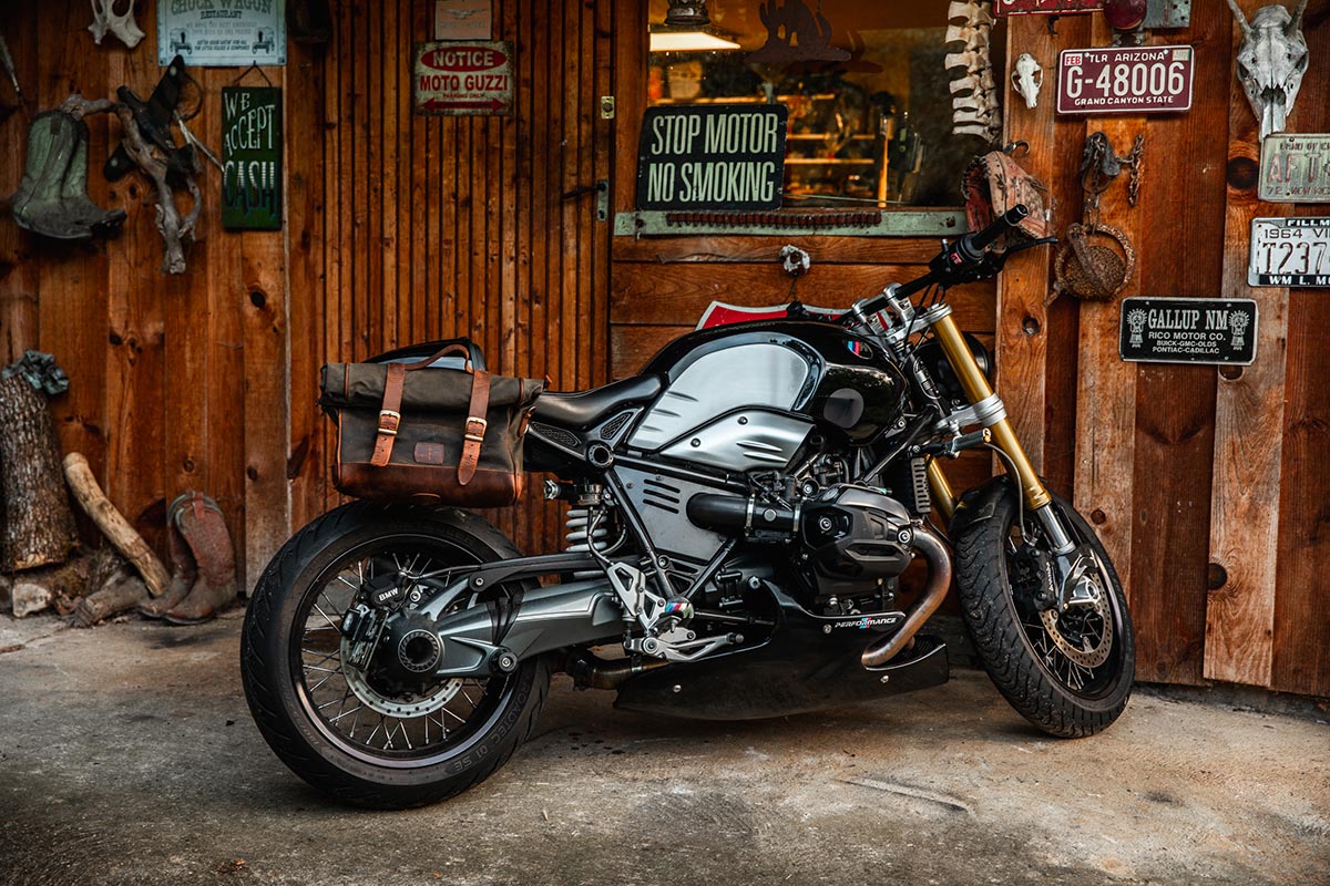 Cool soft saddlebag on BMW R9T.