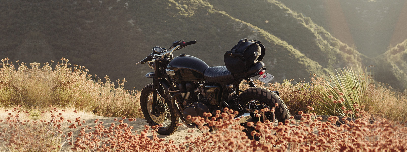 How to install a motorcycle duffle bag.