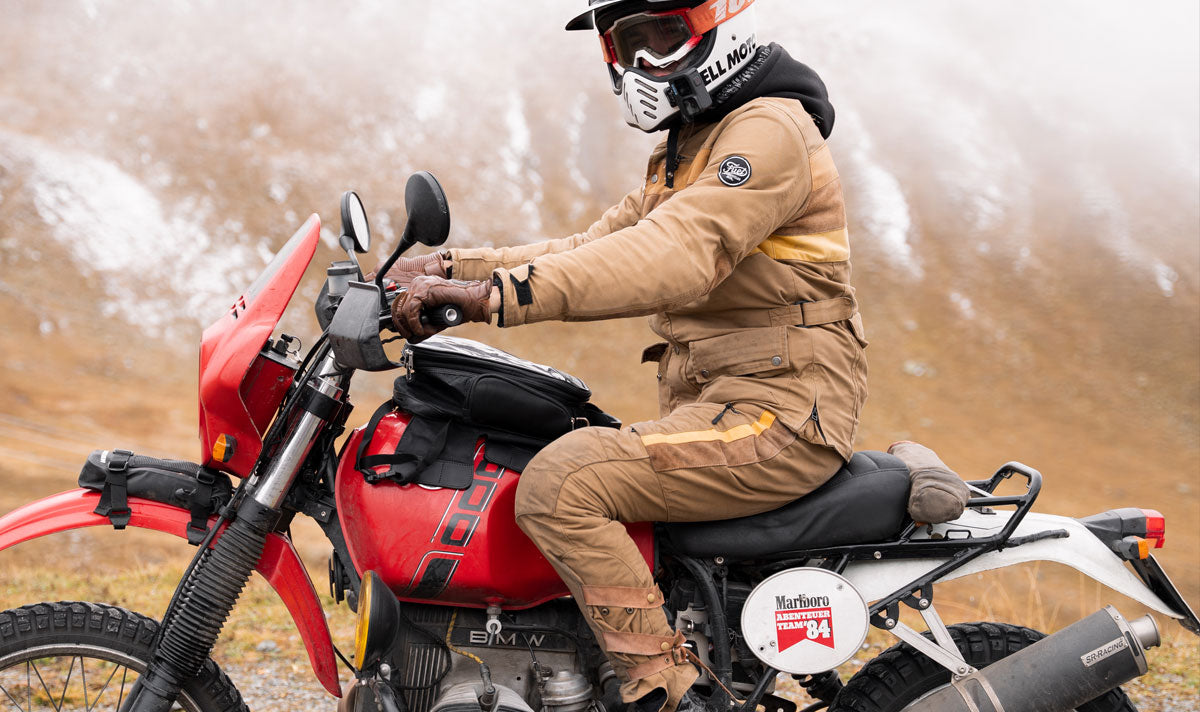 Magnetic tank bag on BMW moto.