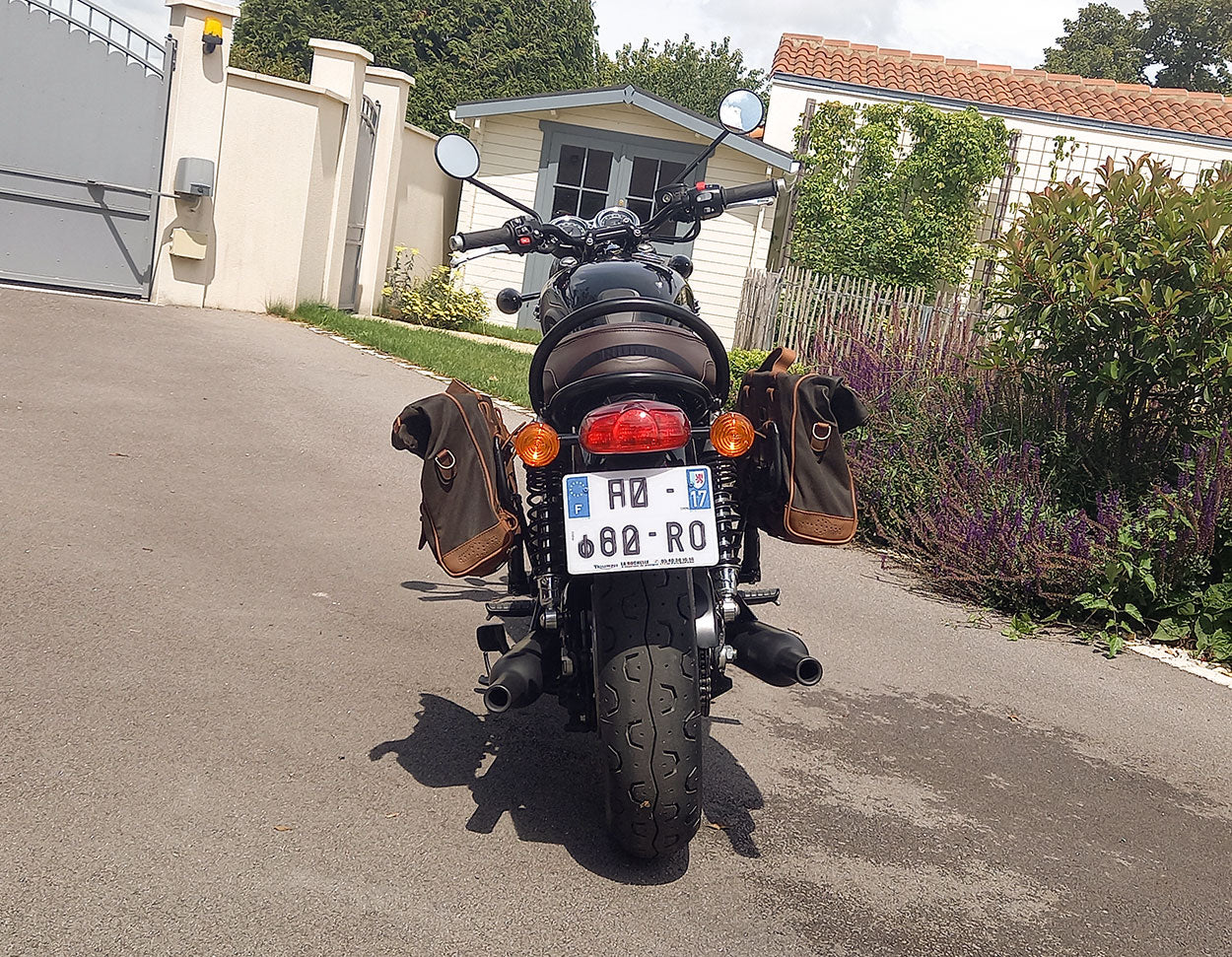 Pair of vintage saddlebags on Bonneville T120 Black.