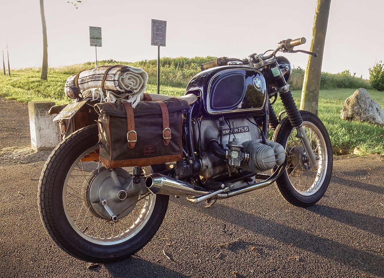 BWM R75 with supple saddlebags.