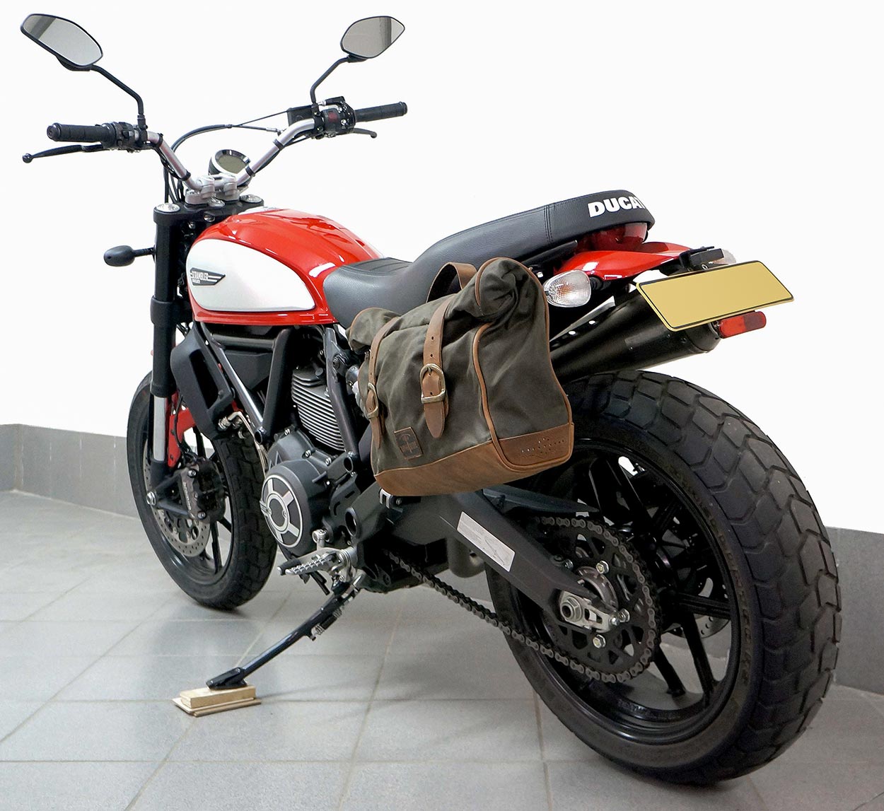 Saddlebag on red ducati scrambler.