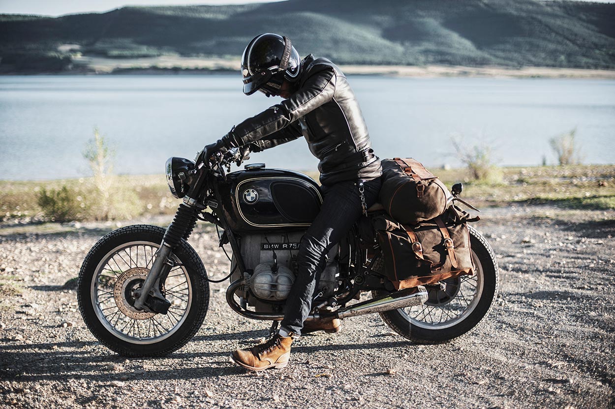 Travelling with BMW R75.