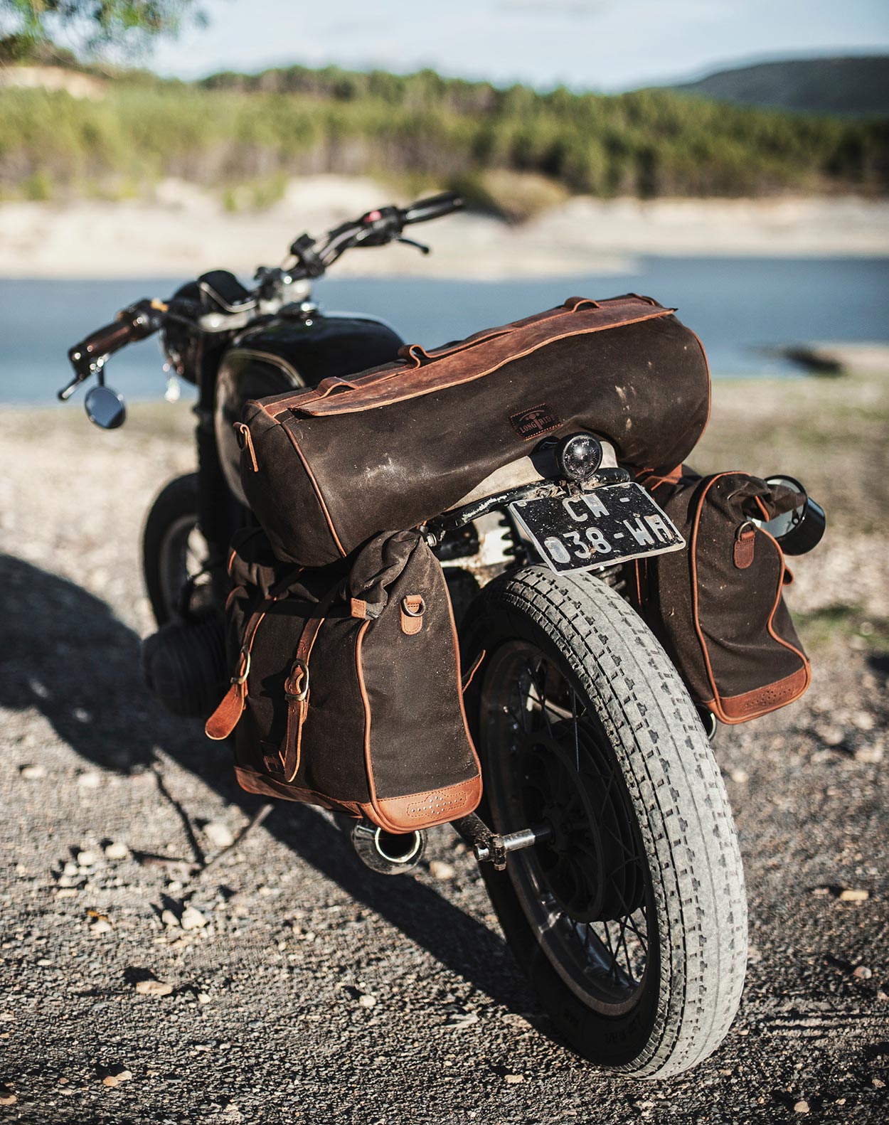 Vintage luggage for BMW R75.