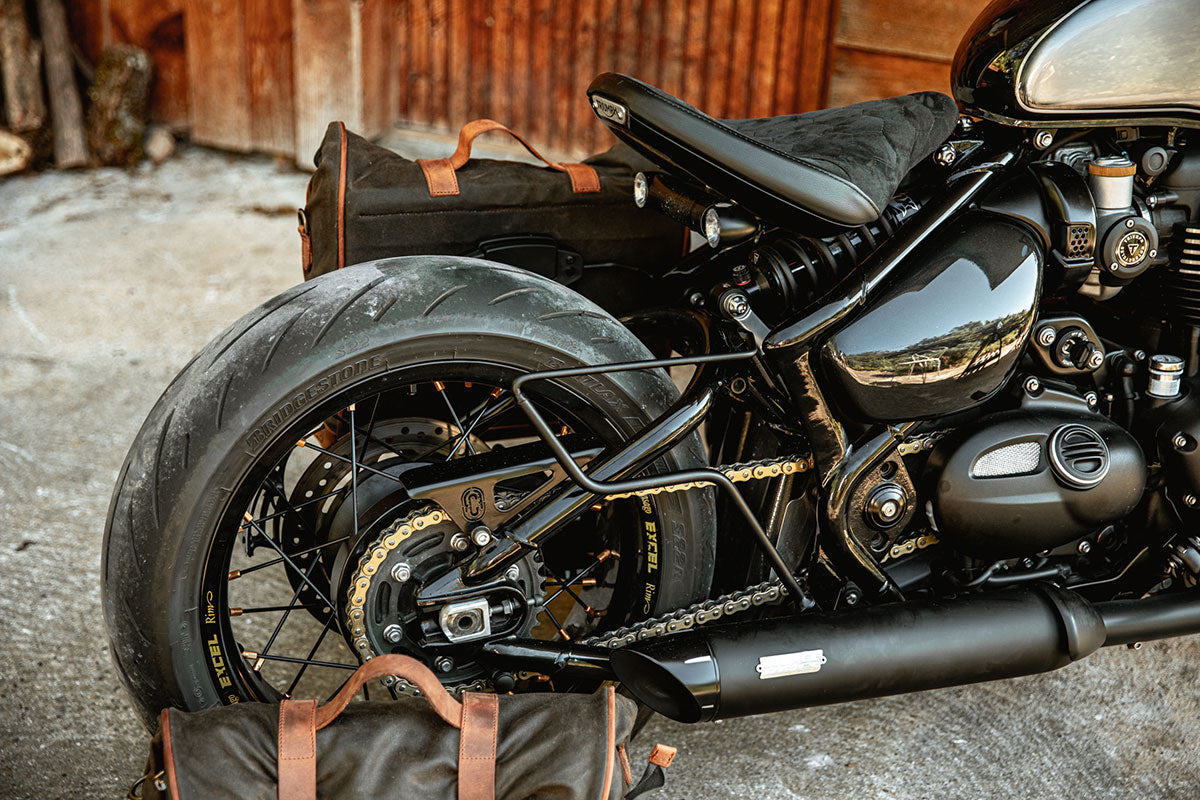 Saddlebag holder for Triumph Bobber.