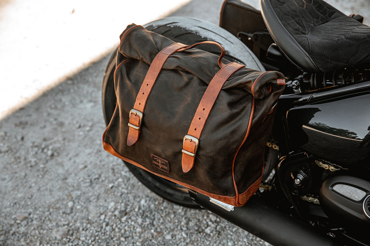 Waxed-cotton saddlebags Bobber Triumph.